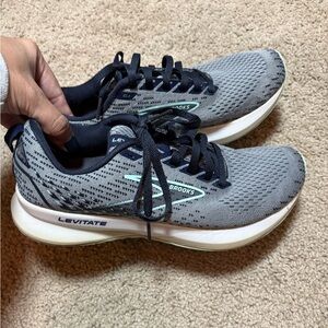 Brooks Levitate 5 Womens Size 7.5 Running Shoes Gray Blue Athletic Sneakers Gym